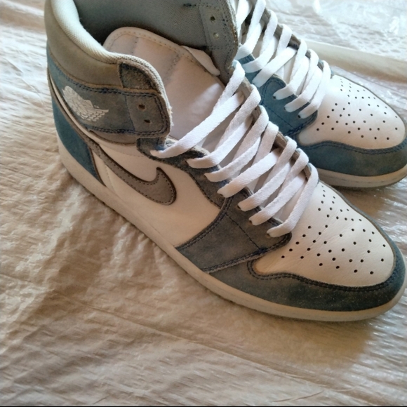 Air Jordan 1 Retro HighHyper Royal Smoke Grey ( Size 10.5 - Picture 4 of 6